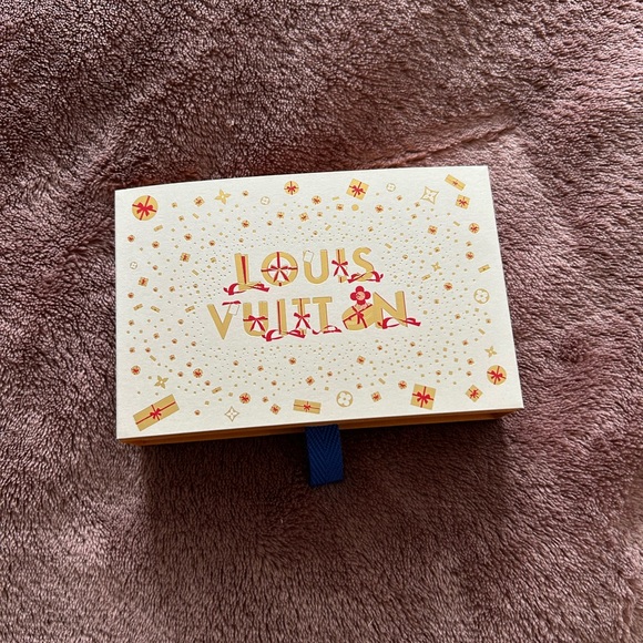 Louis Vuitton Louise Tresor Earrings - Picture 7 of 8